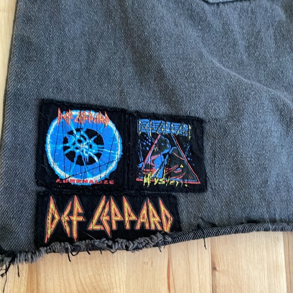 JUNKFOOD DEF LEOPARD PATCHED BLACK DENIM SKIRT SIZE 7 - Picture 5 of 10